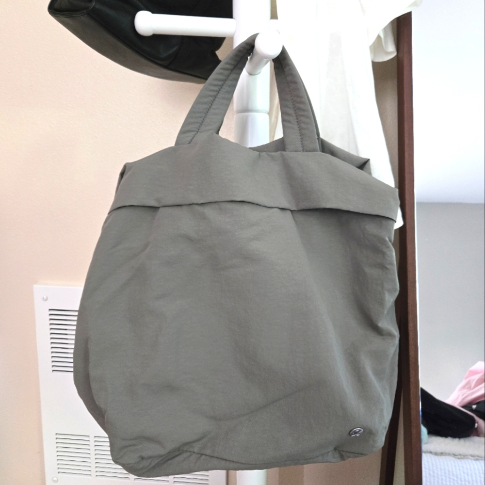 Lululemon Gray/Green Tote Bag
